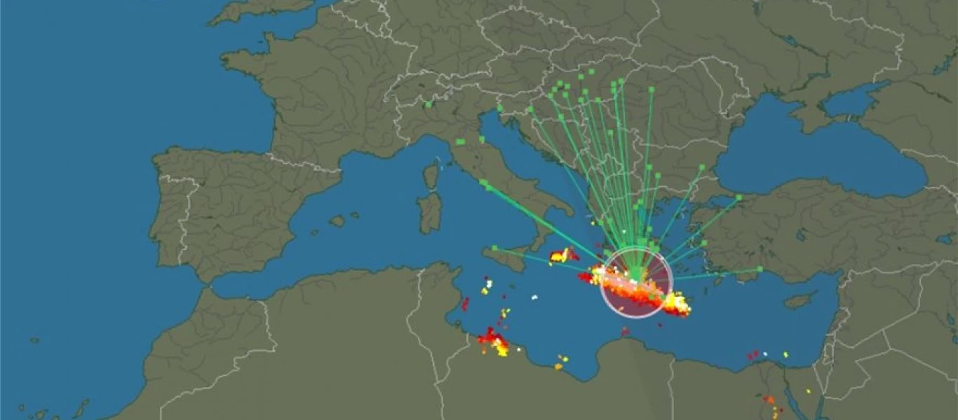 Η Κρήτη «χάθηκε» μέσα στους κεραυνούς: Εκατοντάδες ηλεκτρικές εκκενώσεις στην ατμόσφαιρα μέσα σε λίγα λεπτά